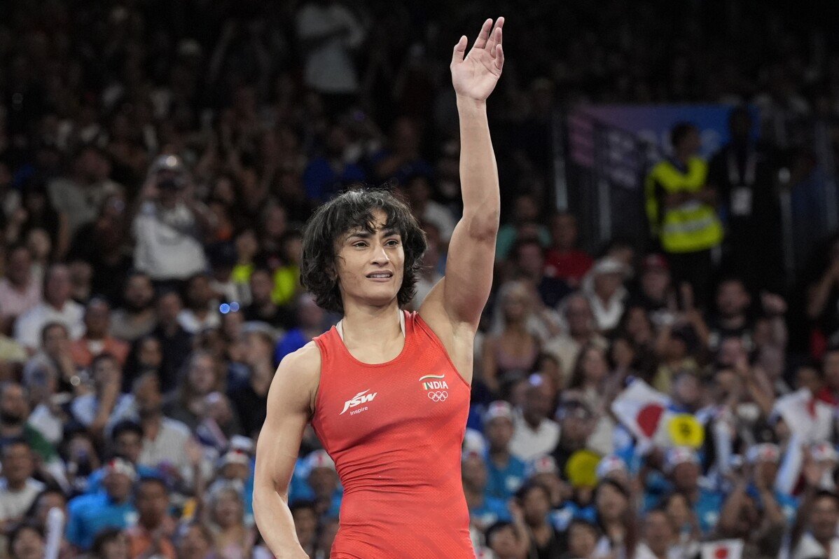 VĐV đấu vật Vinesh Phogat kêu gọi được trao Huy chương Bạc Olympic sau bị loại vì sai cân