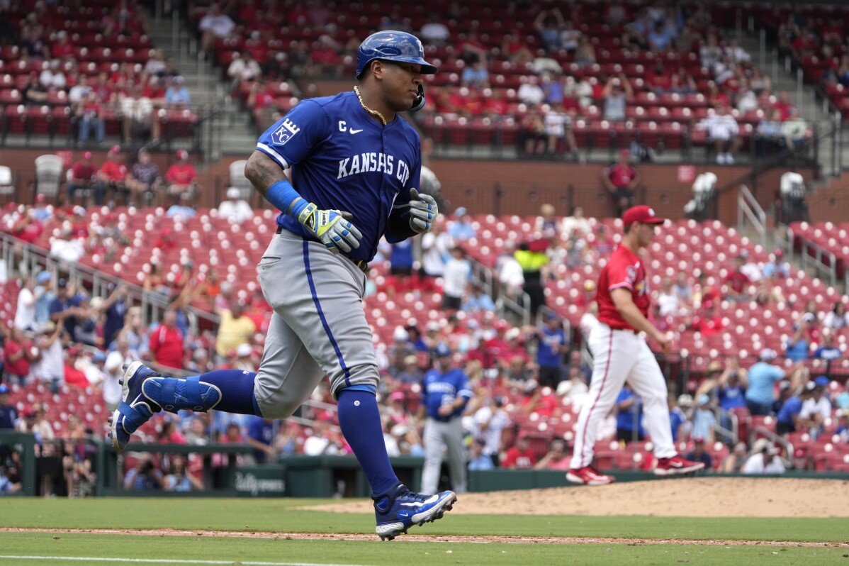 Salvador Perez dẫn dắt Royals đến chiến thắng 6-4 trước Cardinals ở trận mở màn của trận đấu kép