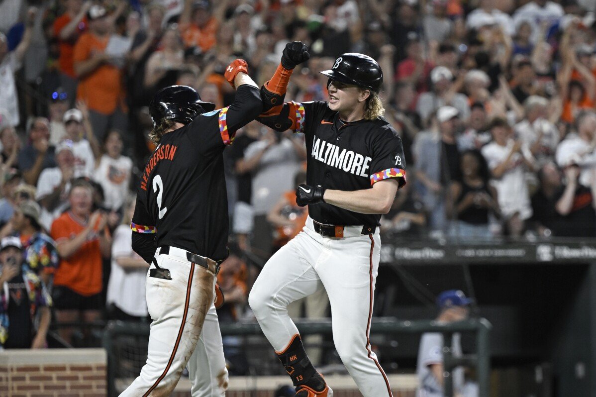 Vụ bị đánh đầu tiên trong sự nghiệp của Heston Kjerstad đẩy Orioles vượt qua Rangers 6-5